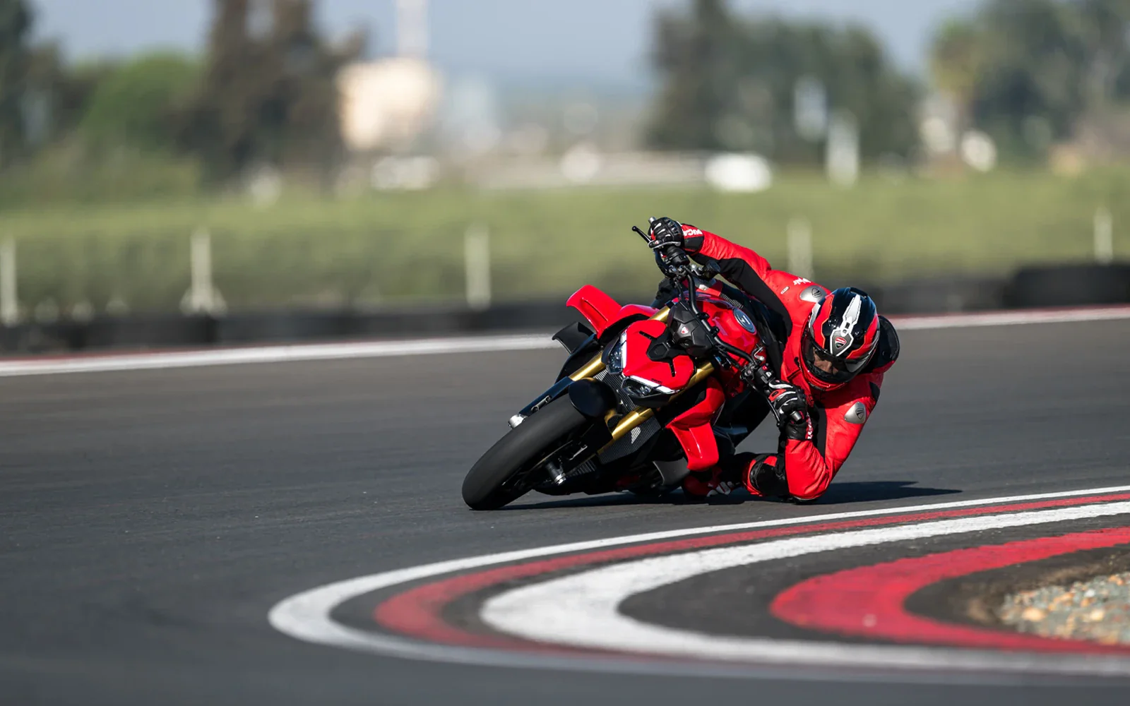 2025 Ducati Streetfighter V4 - Red - Image 12