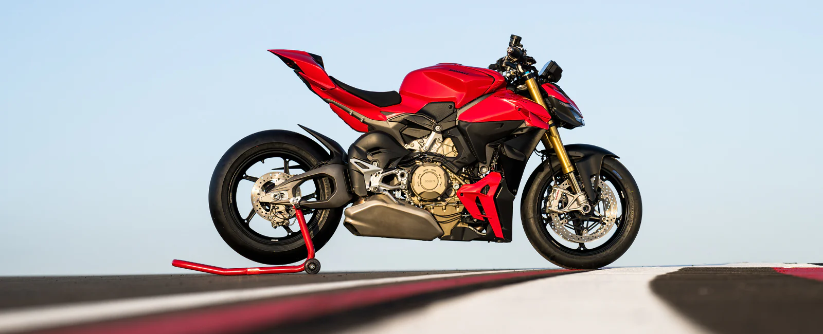 2025 Ducati Streetfighter V4 - Red - Image 14