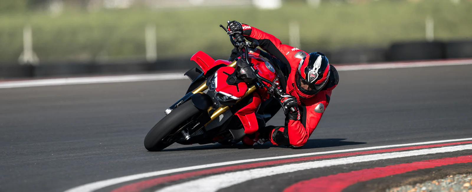 2025 Ducati Streetfighter V4 - Red - Image 15