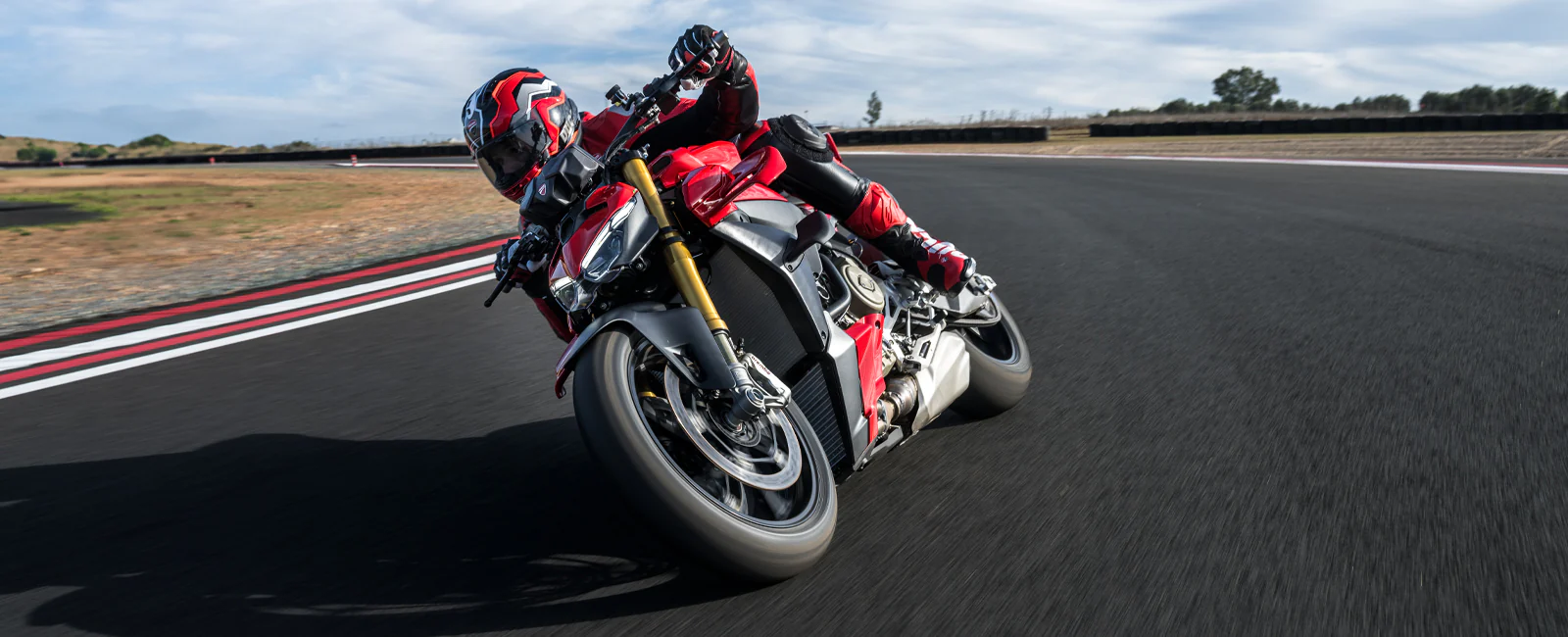 2025 Ducati Streetfighter V4 - Red - Image 16