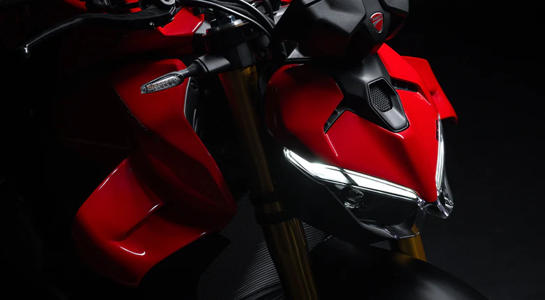2025 Ducati Streetfighter V4 - Red - Image 20