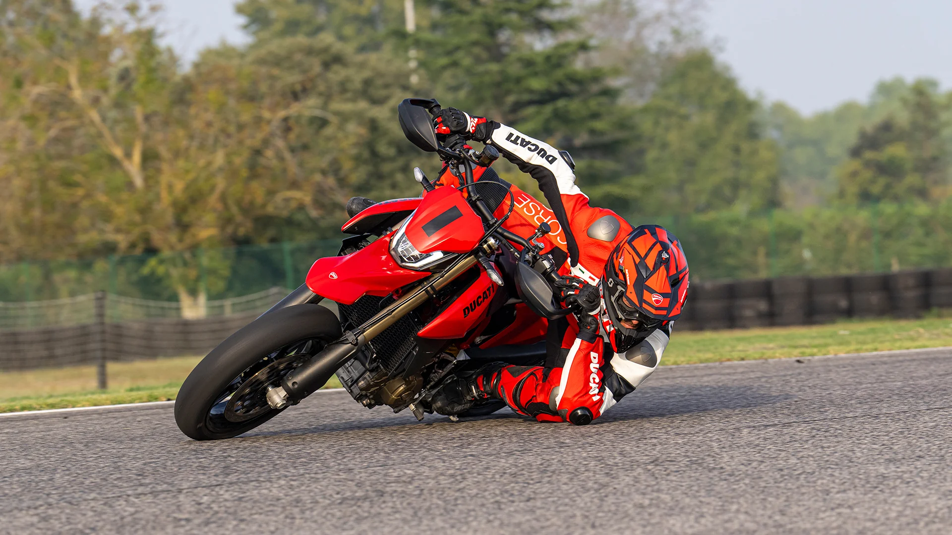 2025 Ducati Hypermotard 698 Mono - Red - Image 7