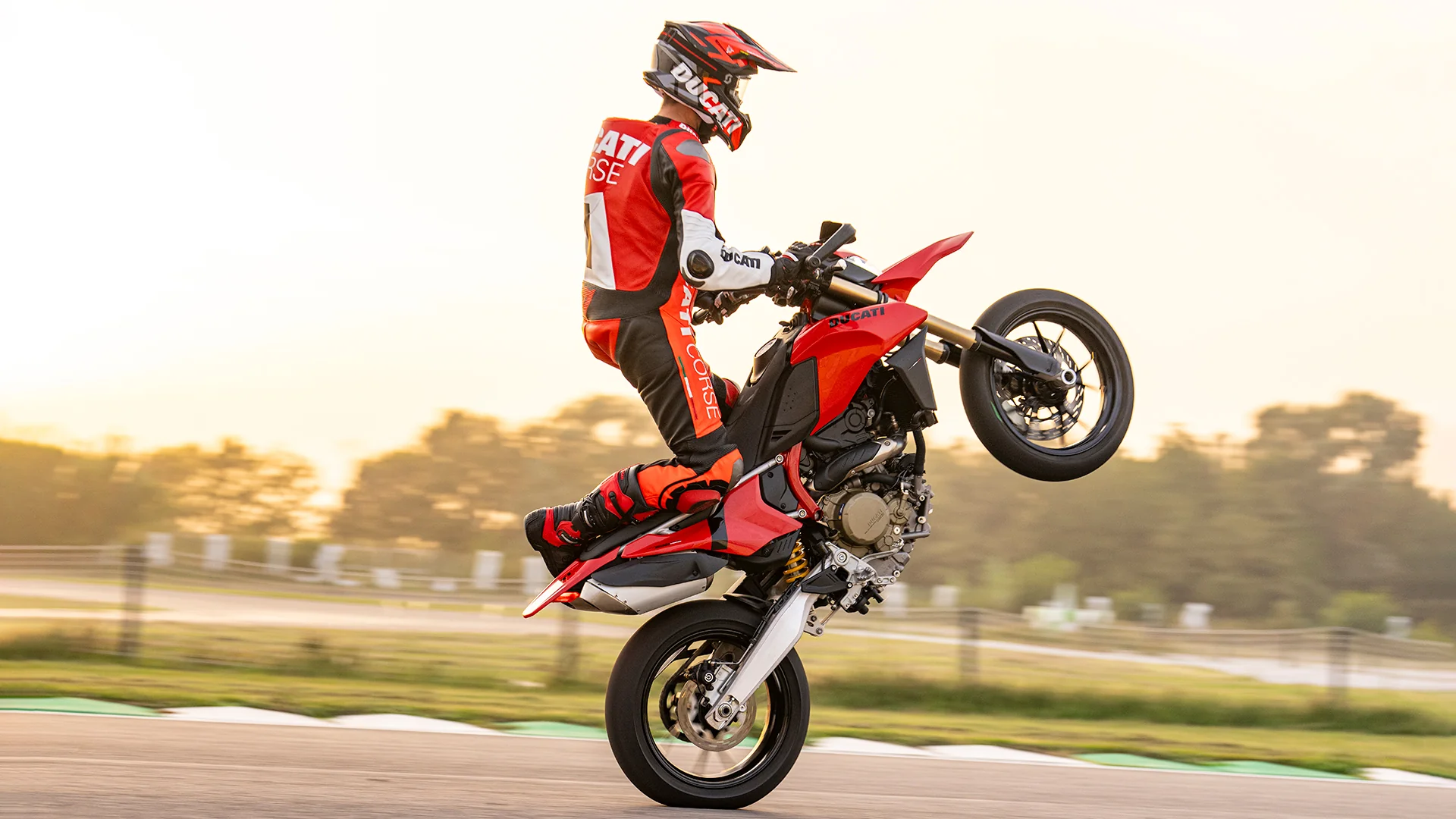 2025 Ducati Hypermotard 698 Mono - Red - Image 8