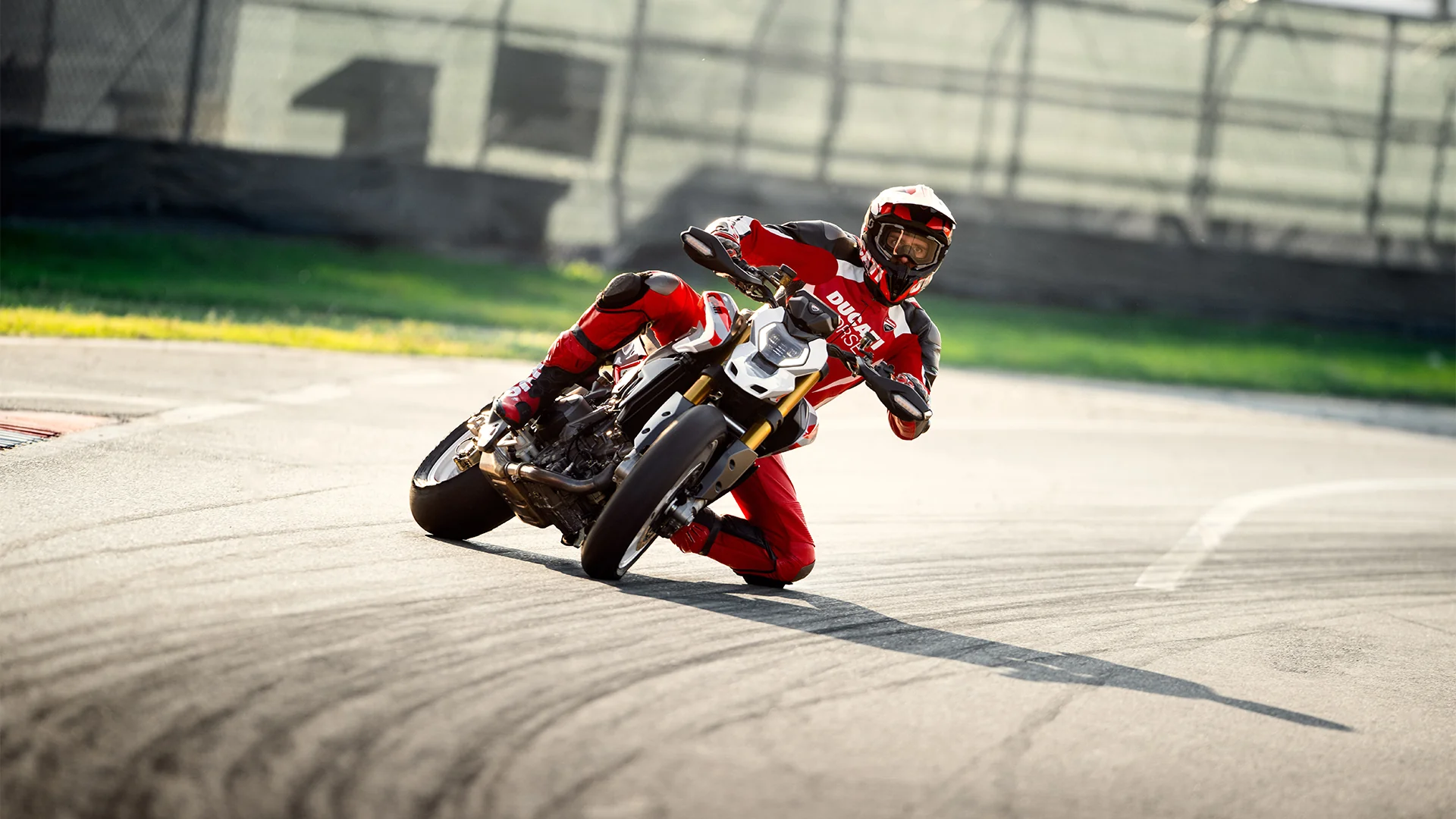 2026 Ducati Hypermotard V2 SP - Image 10