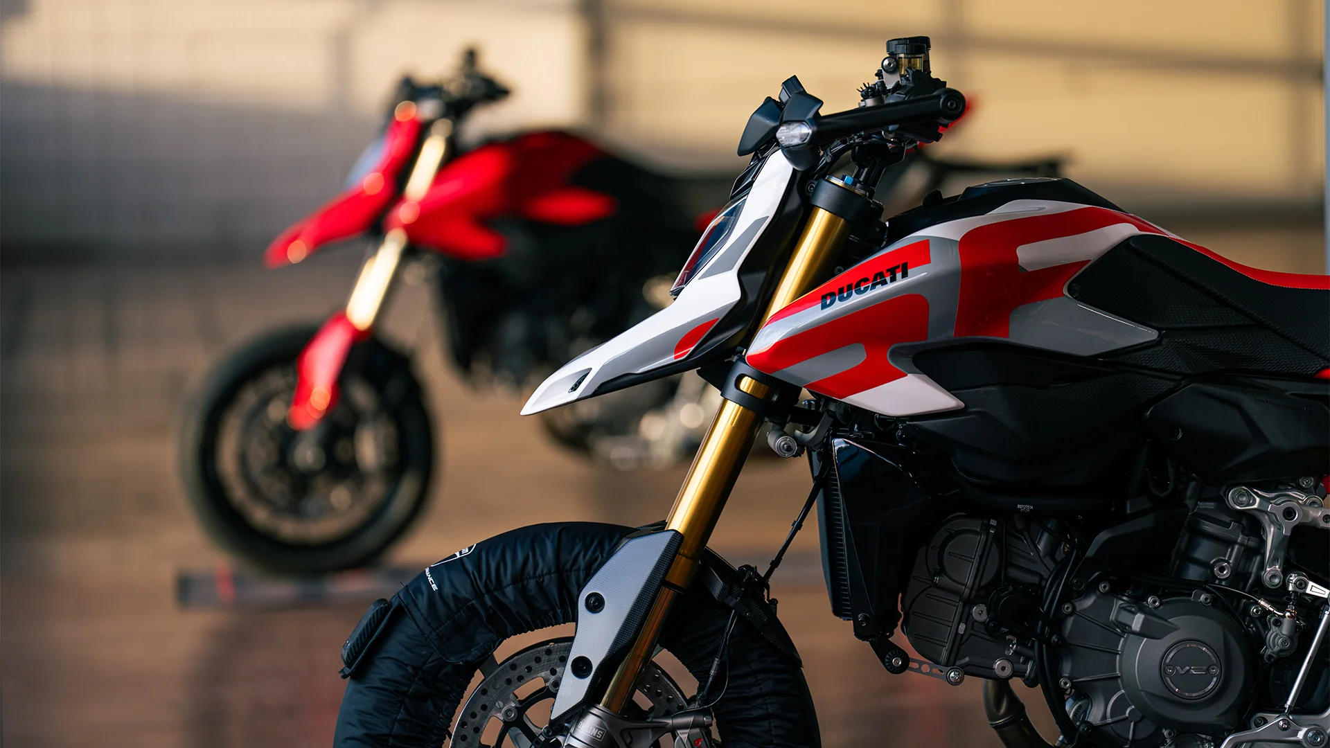 2026 Ducati Hypermotard V2 SP - Image 8