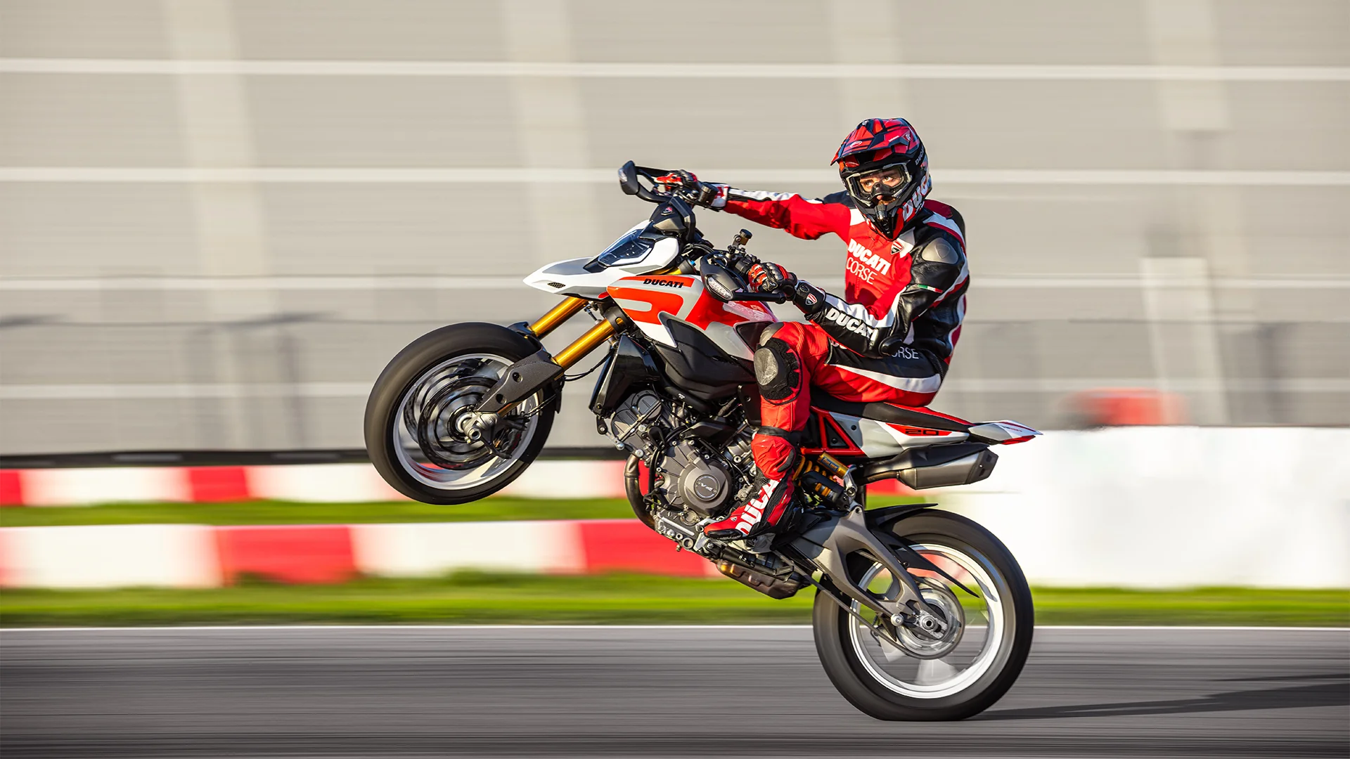 2026 Ducati Hypermotard V2 SP - Image 9