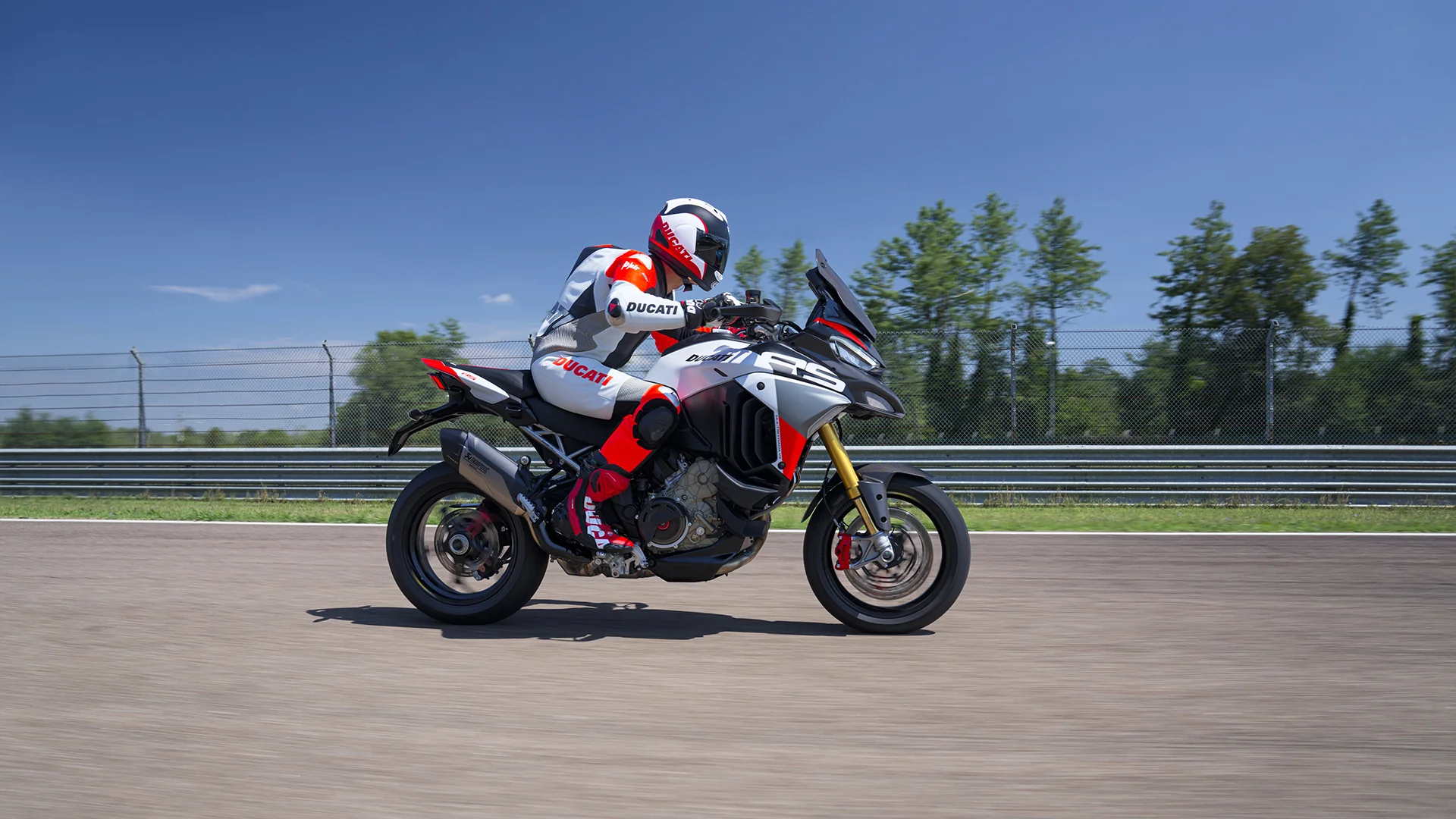 2026 Ducati Multistrada V4 RS - Image 15