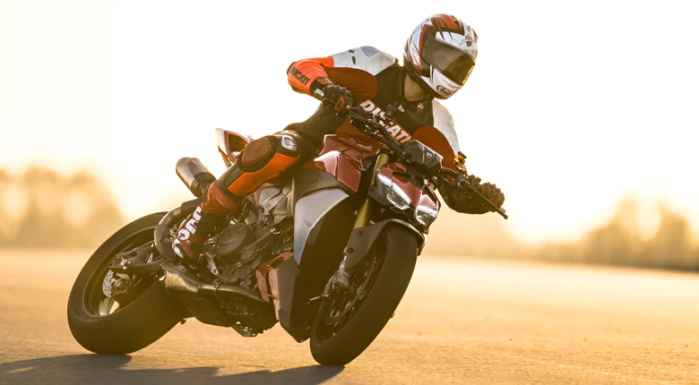 2026 Ducati Streetfighter V2 - Red - Image 11