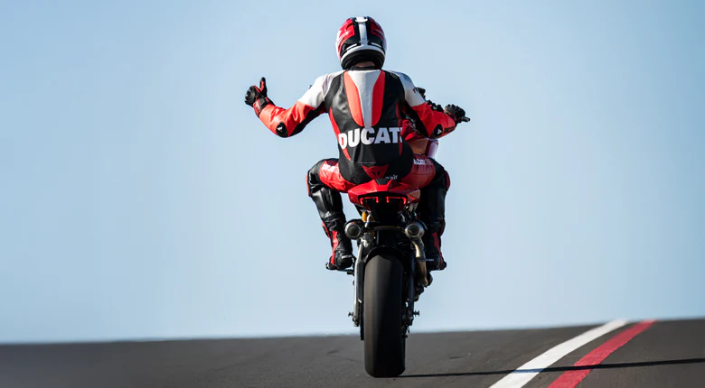 2026 Ducati Streetfighter V2 - Red - Image 12