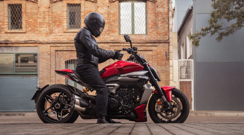 2026 Ducati XDiavel V4 - Burning Red - Image 4