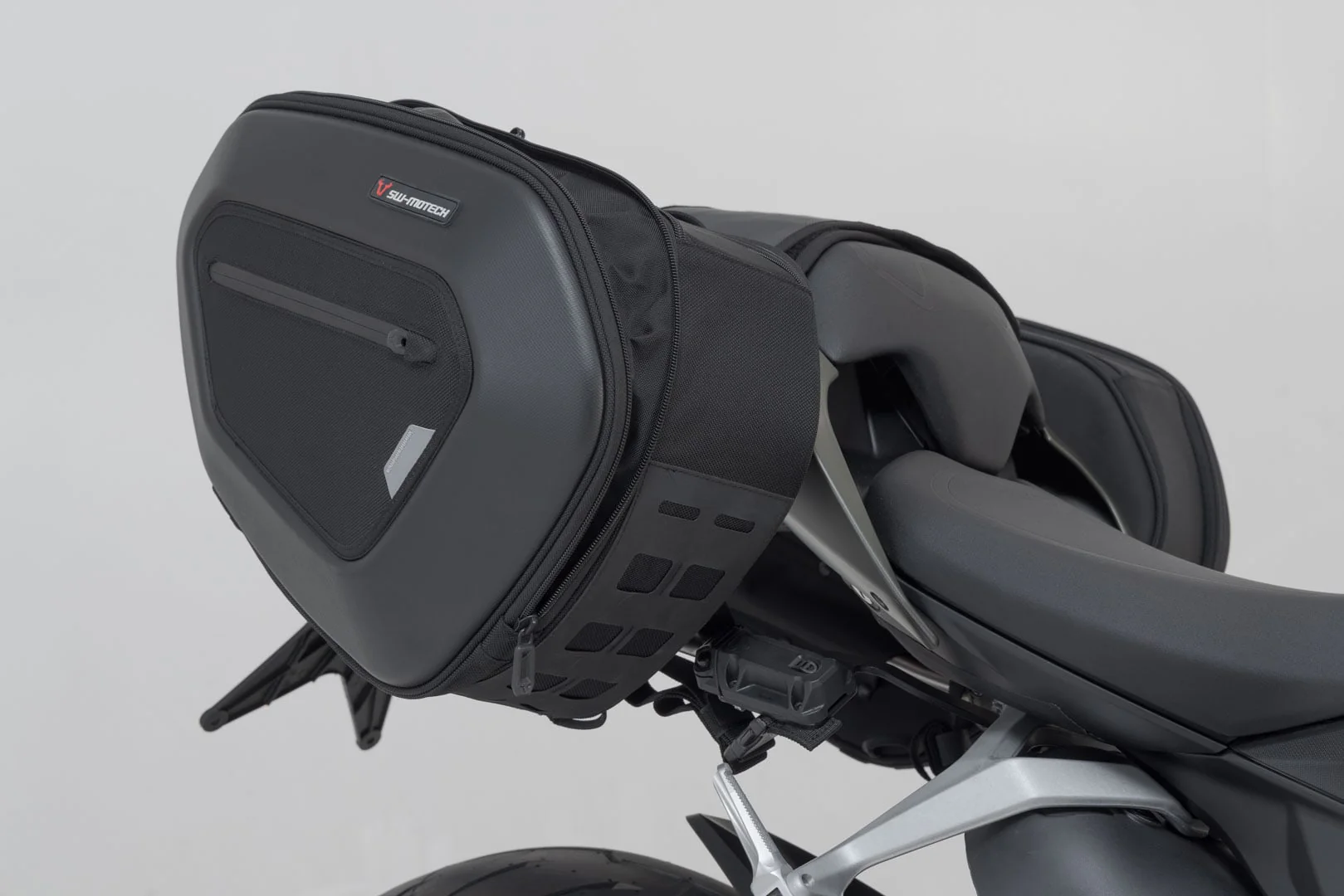 BC.HTA.22.740.30901 - SW-MOTECH - PRO BLAZE H saddlebag set -  Ducati Streetfighter V2 (21-) - BLACK - Image 6