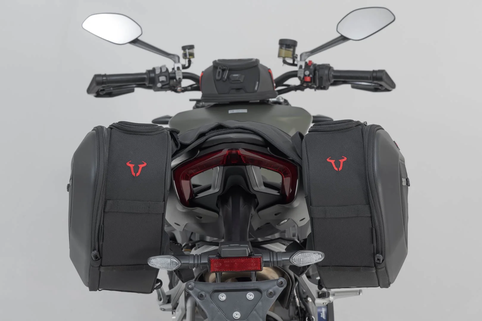 BC.HTA.22.740.30901 - SW-MOTECH - PRO BLAZE H saddlebag set -  Ducati Streetfighter V2 (21-) - BLACK - Image 8