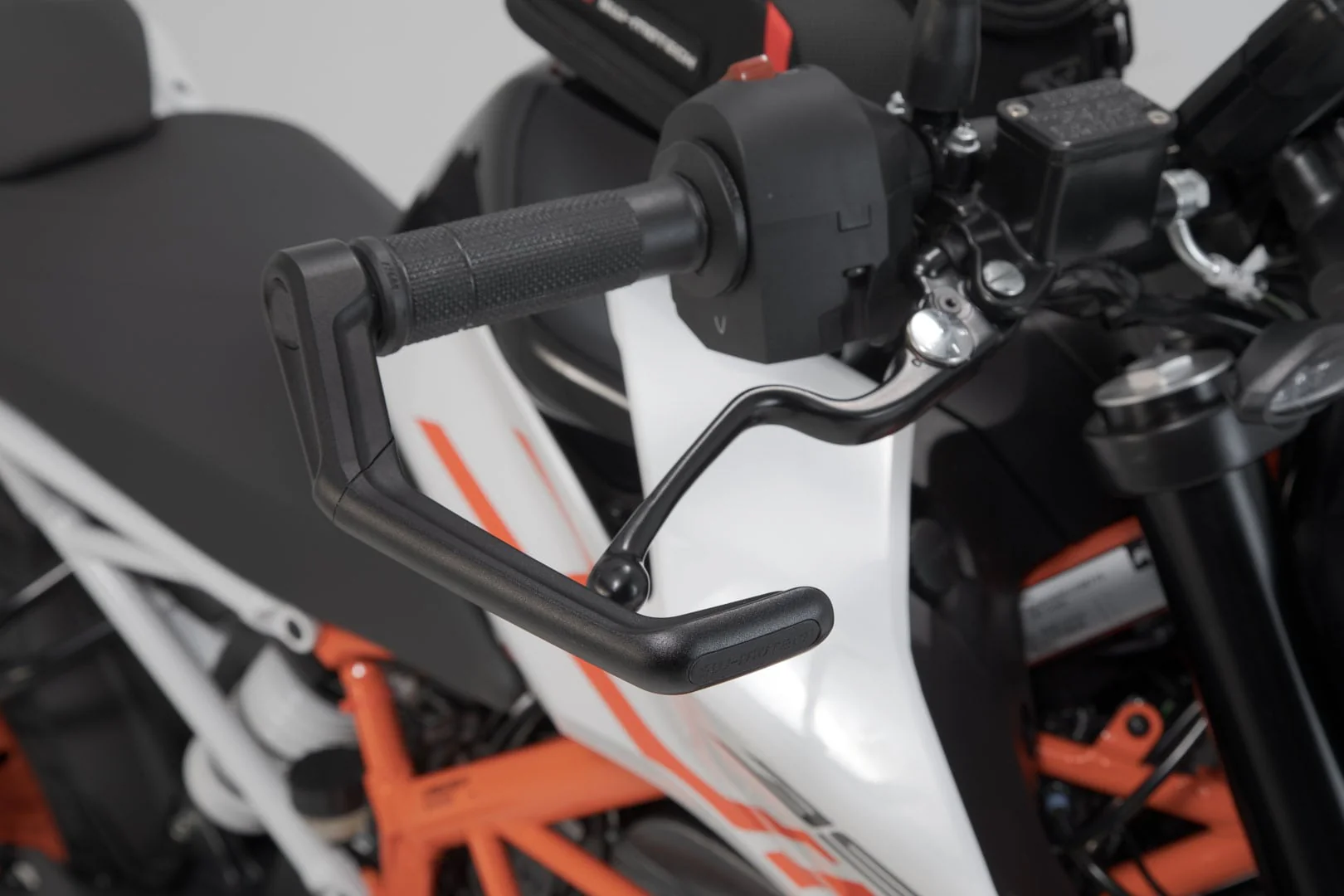 LVG.04.882.10000/B - SW-MOTECH - Lever guards -  390 Duke, Monster 937, MT-03, Tuono 1100 - BLACK - Image 4