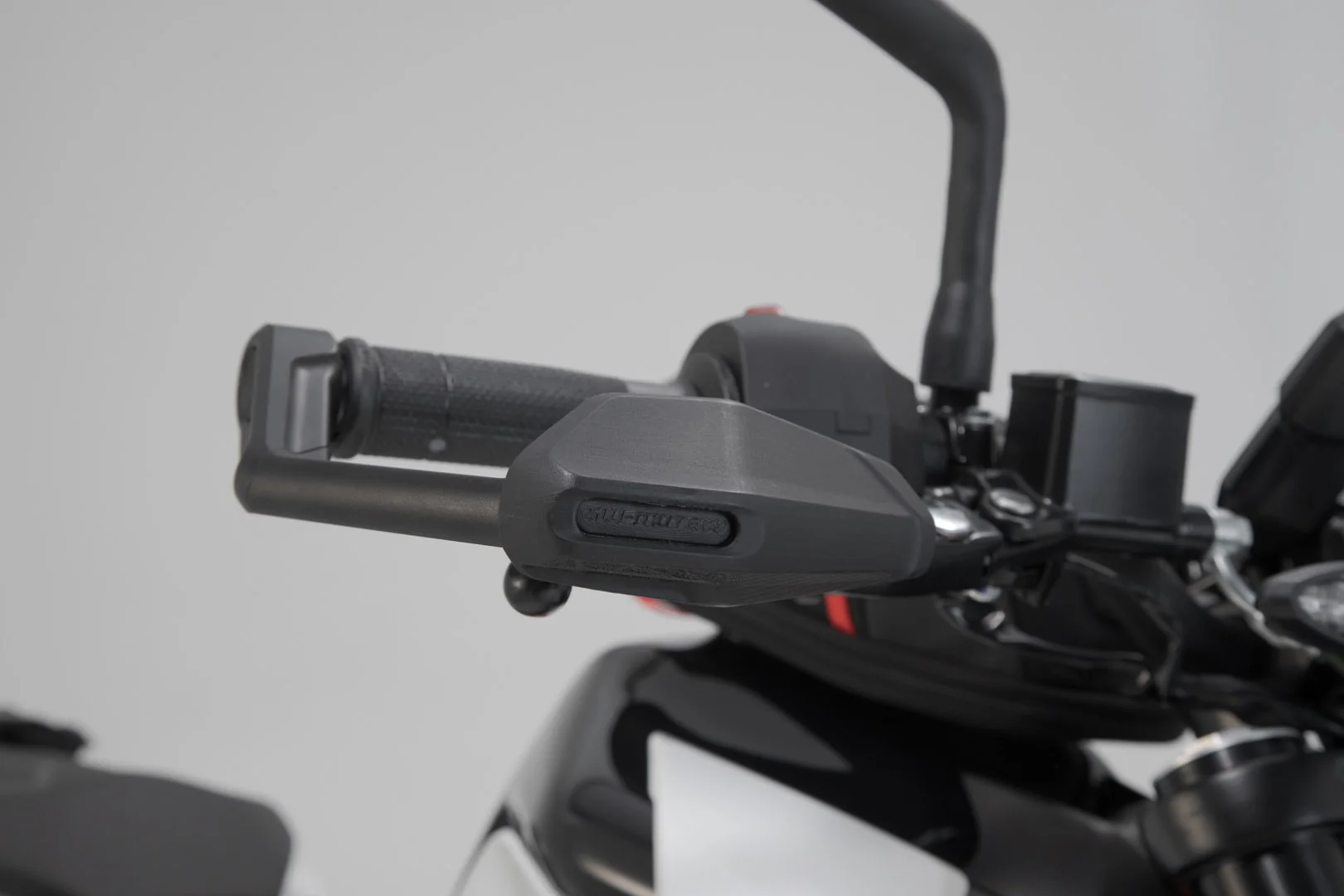 LVG.04.882.11000/B - SW-MOTECH - Lever guards with wind protection - 390 Duke, Monster 937, MT-03, Tuono 1100 - BLACK - Image 3