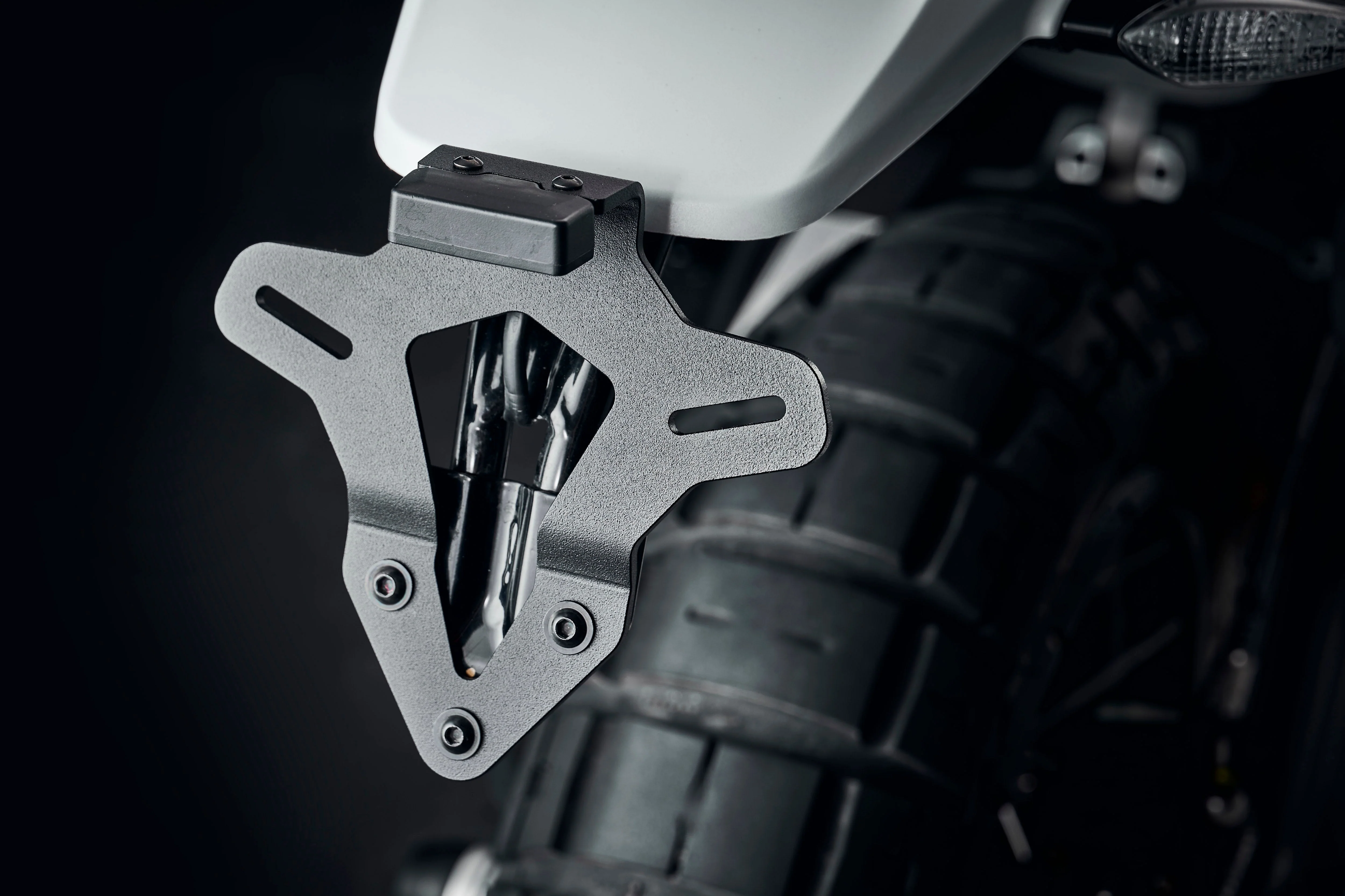 PRN016010 - Evotech Tail Tidy - Image 2