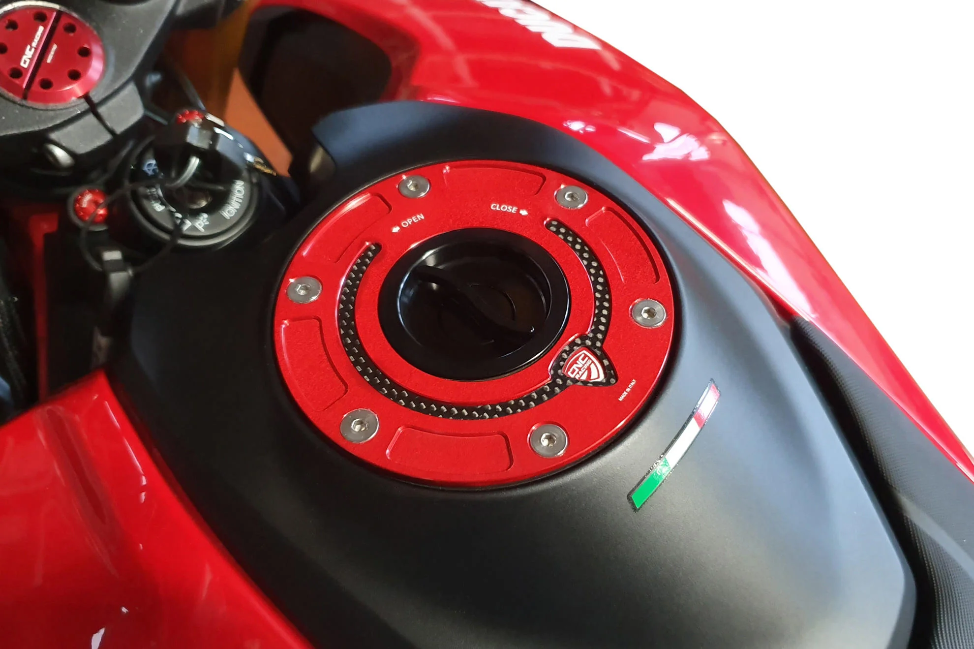 TSB05 - CNC Racing - Aluminum with Carbon Inlay Gas Cap - Image 5