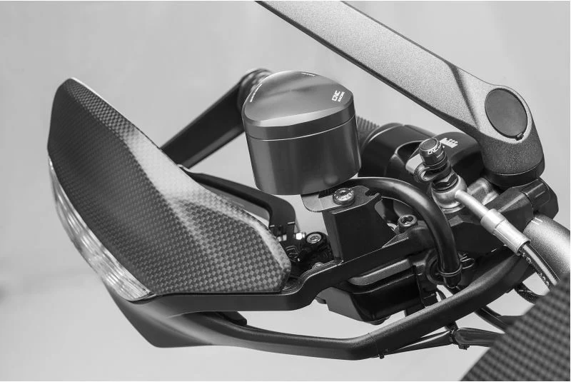 ZA985Y - CNC Racing Carbon Fiber Upper Handguards (pair) for 2015+ Multistrada 1200 / 1260 / 950 and Hypermotard 950 - Image 2